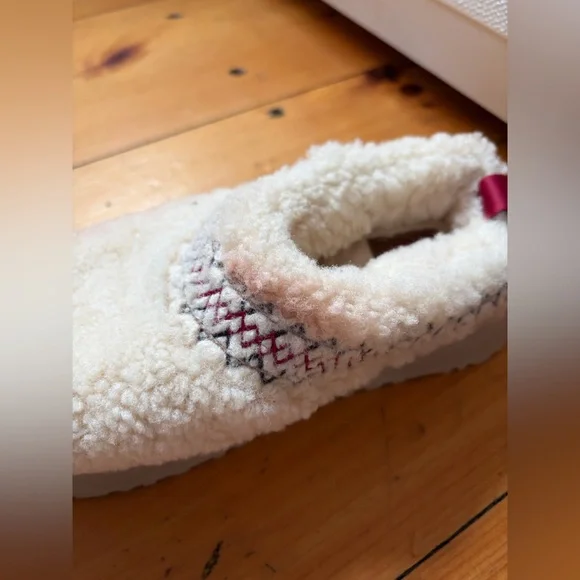 UGG tazz II Cream Sherpa Platform clog slipper in Heritage braid size 7 cozy - Picture 6 of 12